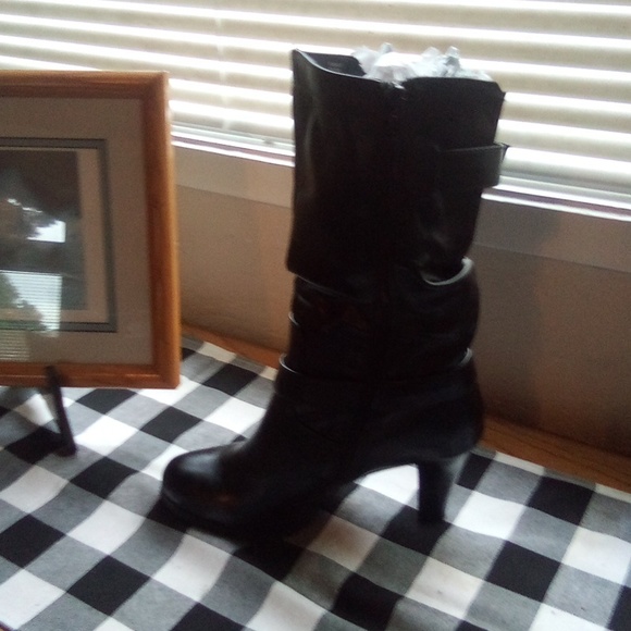 COPY - Shin high slouch black boots - Picture 8 of 11